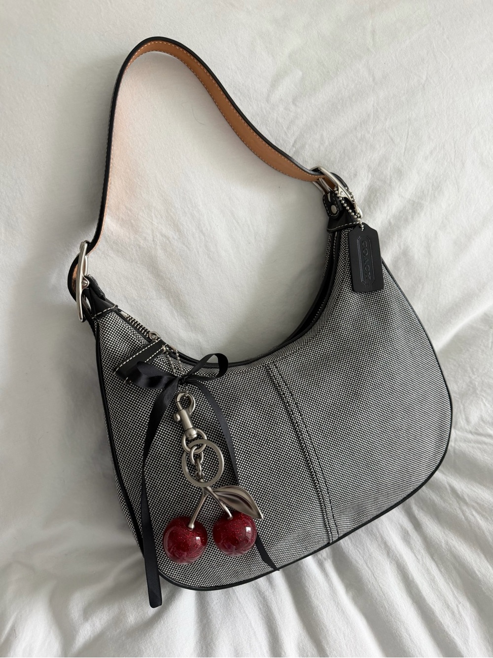 Vintage Coach Hampton Baguette Shoulder Bag - Picture 3 of 11